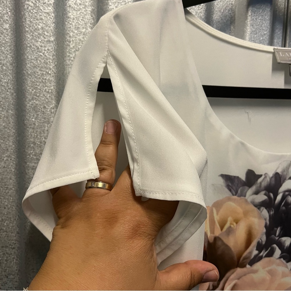 Laura T-shirt blouse sheer front and stretch back white with floral prin… - Picture 3 of 10